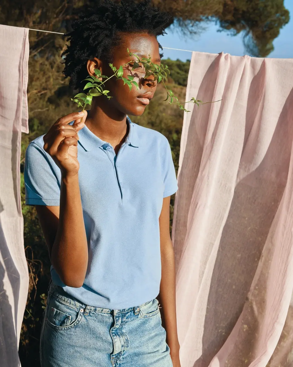 Moderný textil Iqoniq na lifestylovej fotografii