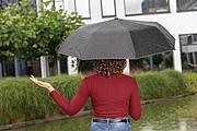 Dvojfarebný mini dáždnik Impact AWARE™ RPET 190T Pongee, strieborná, priemer 97 cm