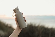 Dvojstenná fľaša na pitie 500ml, sivá