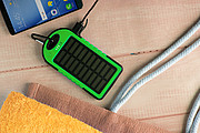 Powerbanka 4000mAh so solárnym nabíjaním, zelená