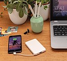 Vrecková powerbanka 5 000 mAh s integrovaným káblom, biela