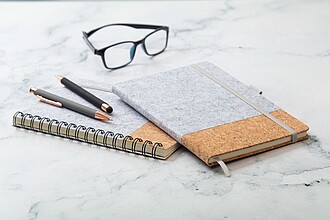 Blok A5 z RPET plsti a přírodního korku s recyklovanou bavlnou, šedá
