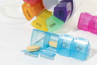 Box na pilulky, týdenní, bílá