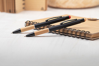 Černé KP s bambusovým úchopem, modrou n., červený stylus