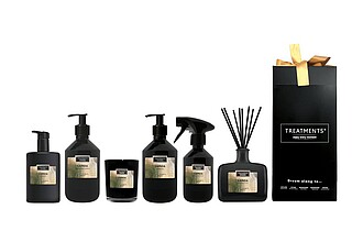 Dárková sada kosmetiky, svíčky a difuzéru TREATMENTS® Giftbox Spa at Home (DeLuxe) - Samoa