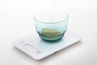 Dobíjecí kuchyňská váha, bílá