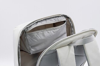 KAJAS Kompaktný batoh s reflexnými detailmi Brandcharger, béžová