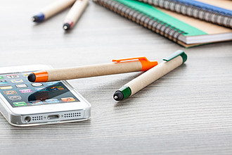 KP z recyklovaného papíru, zelená špička a klip, stylus