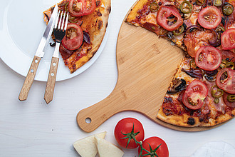 Krájecí prkénko z bambusu na pizzu