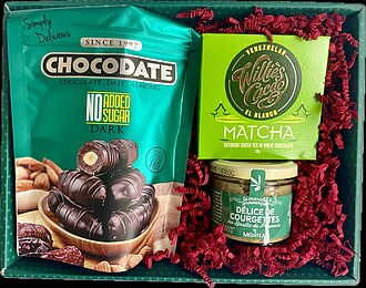 MACUDAS Dárková sada dubajských čokodatlí, bílé čokolády Matcha s Kotobuki greentea a Meditea pochoutky z cuket