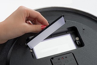 Nástěnné hodiny s rádiově řízeným časem