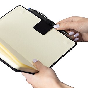 Samolepka spoutkem na pero, černá