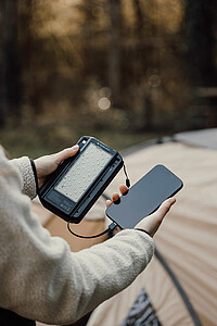 Solární powerbanka se 3 panely Nordic Drift 10.000mAh, černá
