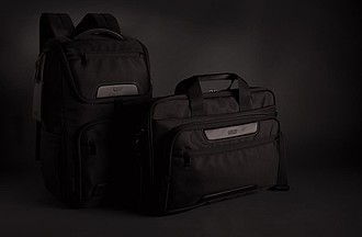 Swiss Peak USB & RFID taška Voyager na 15,6