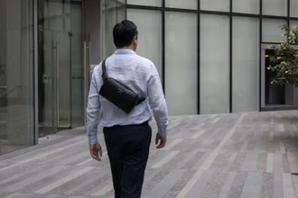 Udržitelná elegantní crossbody taška BrandCharger, černá