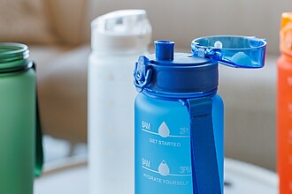 ZERIN Láhev na pití z recyklovaného plastu, 1000 ml, žlutá